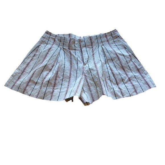 GAP shorts cream with black and red stripe side seam pockets Size 8 - Picture 1 of 7